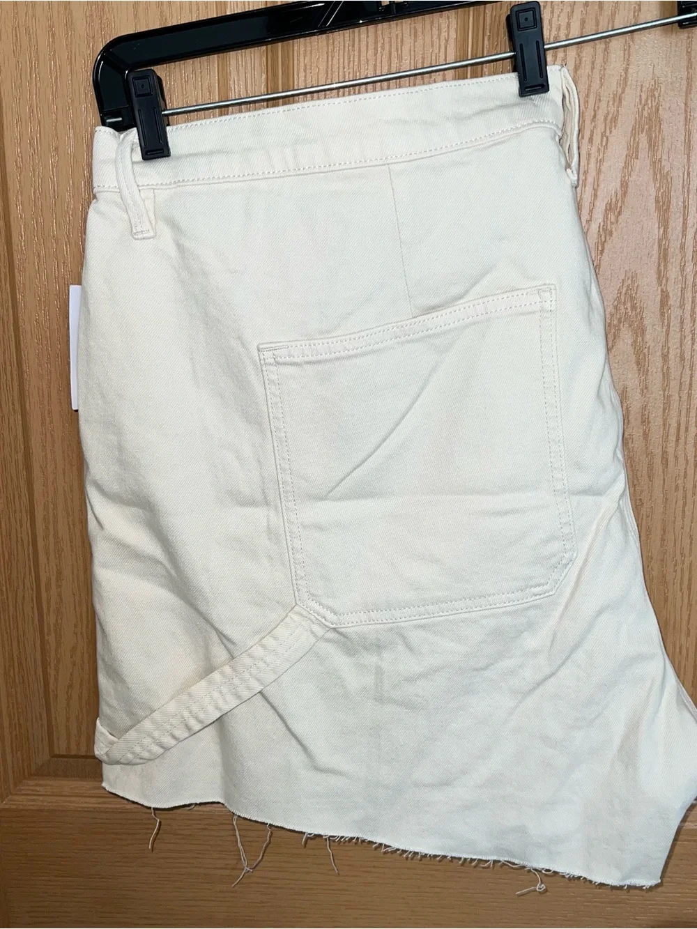 Good American Good 9’s Long Shorts Cream Utility Pocket 18 NWT Raw Hem
